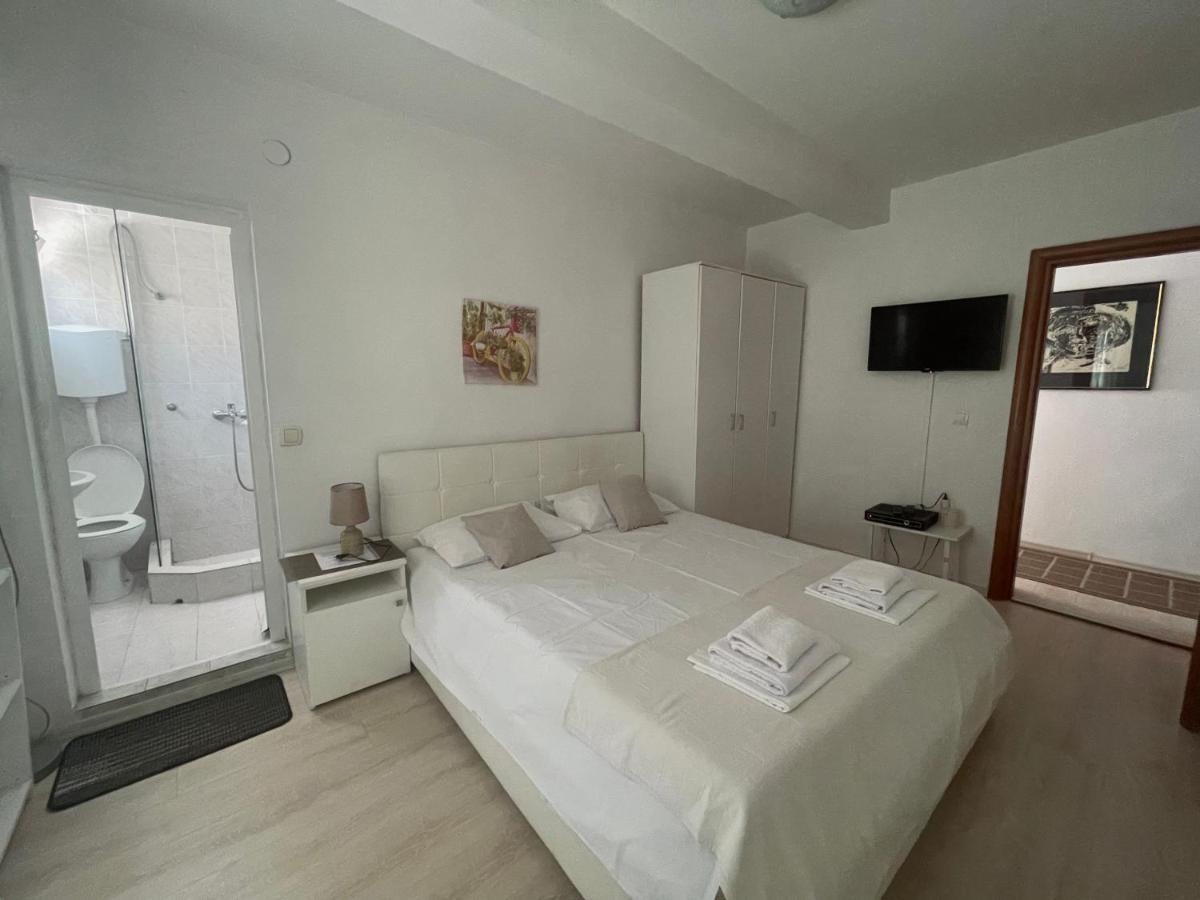Guest House Jasna Budva Buitenkant foto