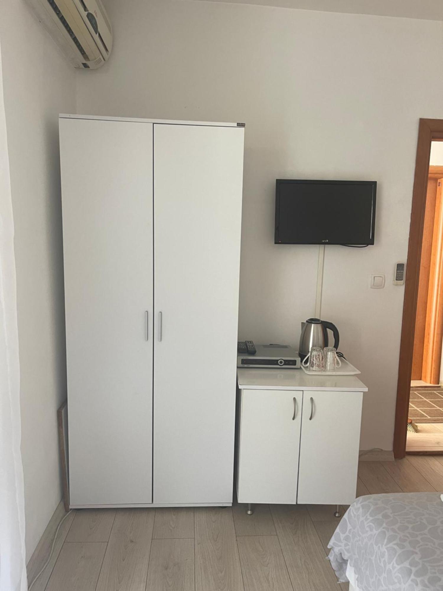 Guest House Jasna Budva Buitenkant foto
